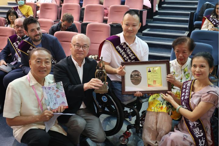 中國大陸無腿蛙王代國宏—衝破地震廢墟．活出無限可能，代國宏的精神值得學習。圖/周大觀文教基金會提供