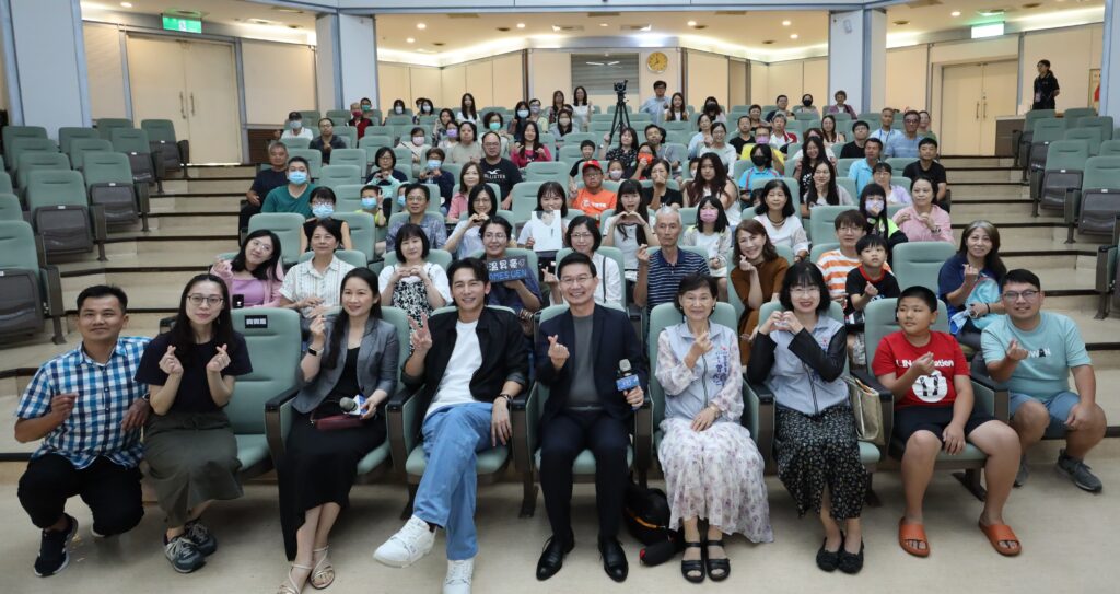 %E6%B8%A9%E6%98%87%E8%B1%AA %E6%B1%9F%E4%B8%BB%E5%A7%94%E5%8F%8A%E7%8F%BE%E5%A0%B4%E8%81%BD%E7%9C%BE%E5%85%B1%E5%90%8C%E5%90%88%E5%BD%B1