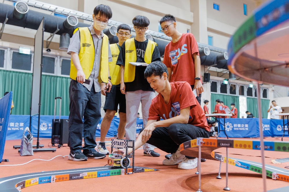 圖▲自駕車創客賽立體賽道挑戰機電整合。