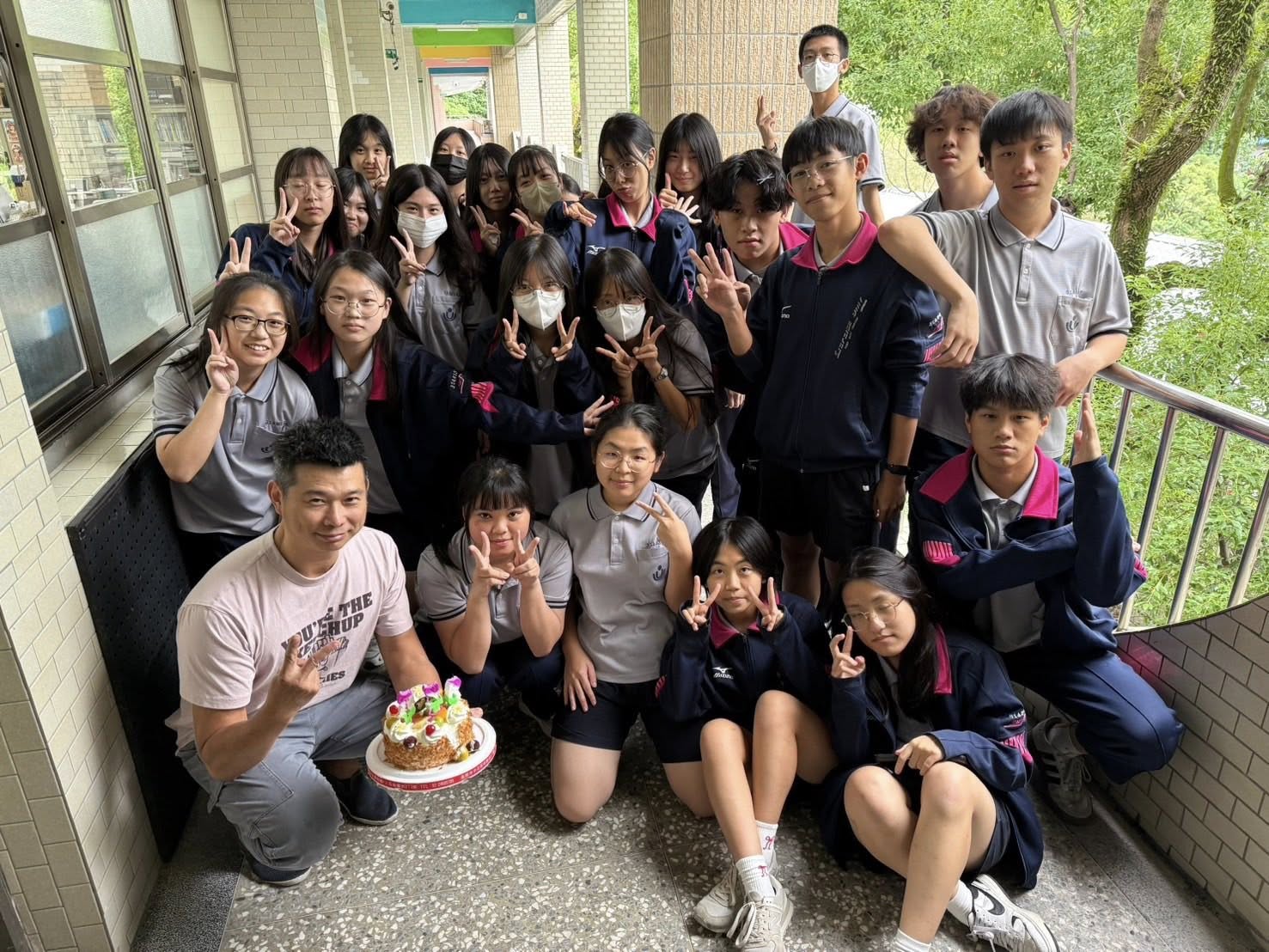 二信高中孩子的「甜心」與「貼心」點燃教師的熱情 9 555911537 1296934758900474 8356658780837450713 n