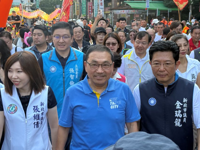 《圖說》市長侯友宜出席由中和區九間福德正神廟宇所共同舉辦的「114年度土地公遶境祈福嘉年華」。〈民政局提供〉