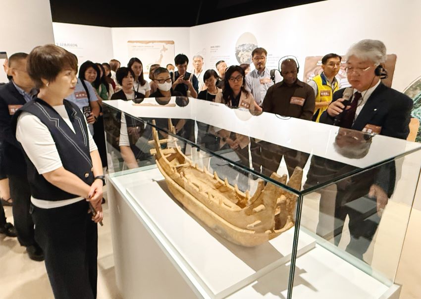 串聯臺日千年歷史 十三行「靜土有聲文物對話特展」開幕 3 《圖說》長一公尺的日本特色埴輪首次來臺展出。〈十三行提供〉