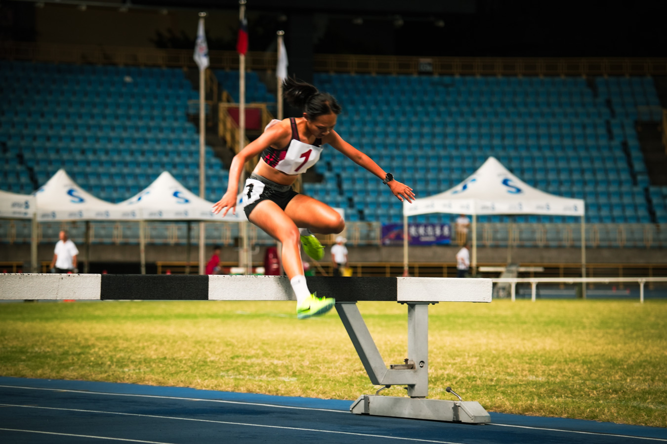 吳宥葳高中選擇二信應日科 突破障礙賽北市田徑奪冠 3 f046ff26133e18ce59ffa7ba2fff7a97084b6fbb10729ed4da8c3d3f5a3ae7c9