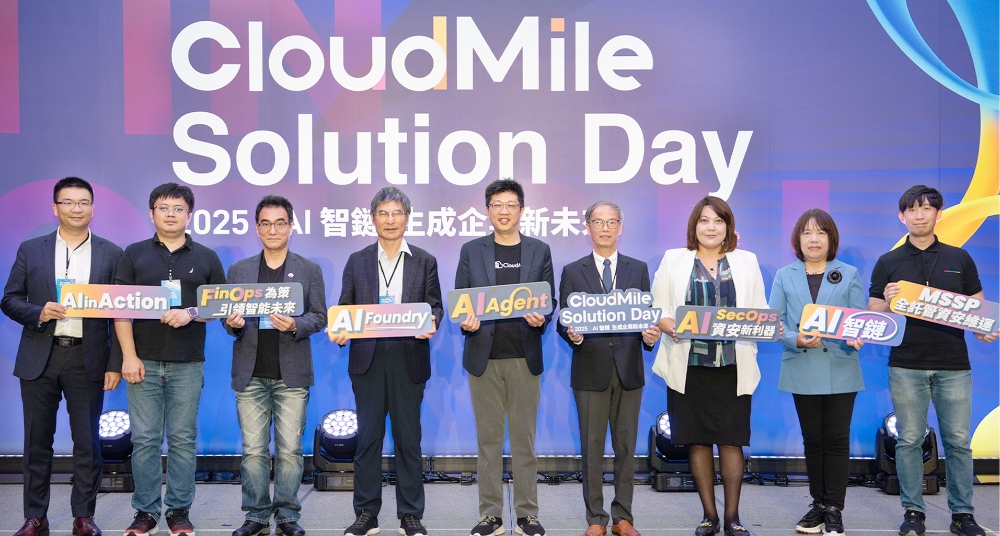 圖▲CloudMile萬里雲集團於 Solution Day 針對代理式 AI 時代下的企業轉型，發表三大 AI 轉型解方。（左至右為弈樂科技研發經理吳梓煊、TVBS 聯利媒體策略與新創事業部數位開發中心副總監陳宏益、17LIVE 集團技術資深副總經理徐永吉、前科技部長暨 CloudMile 萬里雲集團首席顧問陳良基、CloudMile 萬里雲集團創辦人暨董事長劉永信、數發部數位產業署署長林俊秀、人工智慧科技基金會董事長詹婷怡、天下雜誌共同執行長吳琬瑜、Google Cloud Security Customer Engineering Manager Daniel Yeung）