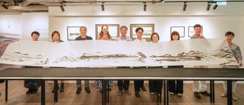 《圖說》參加《之間 L’intervalle》開幕式共同創作的貴賓合影。〈宗博館提供〉