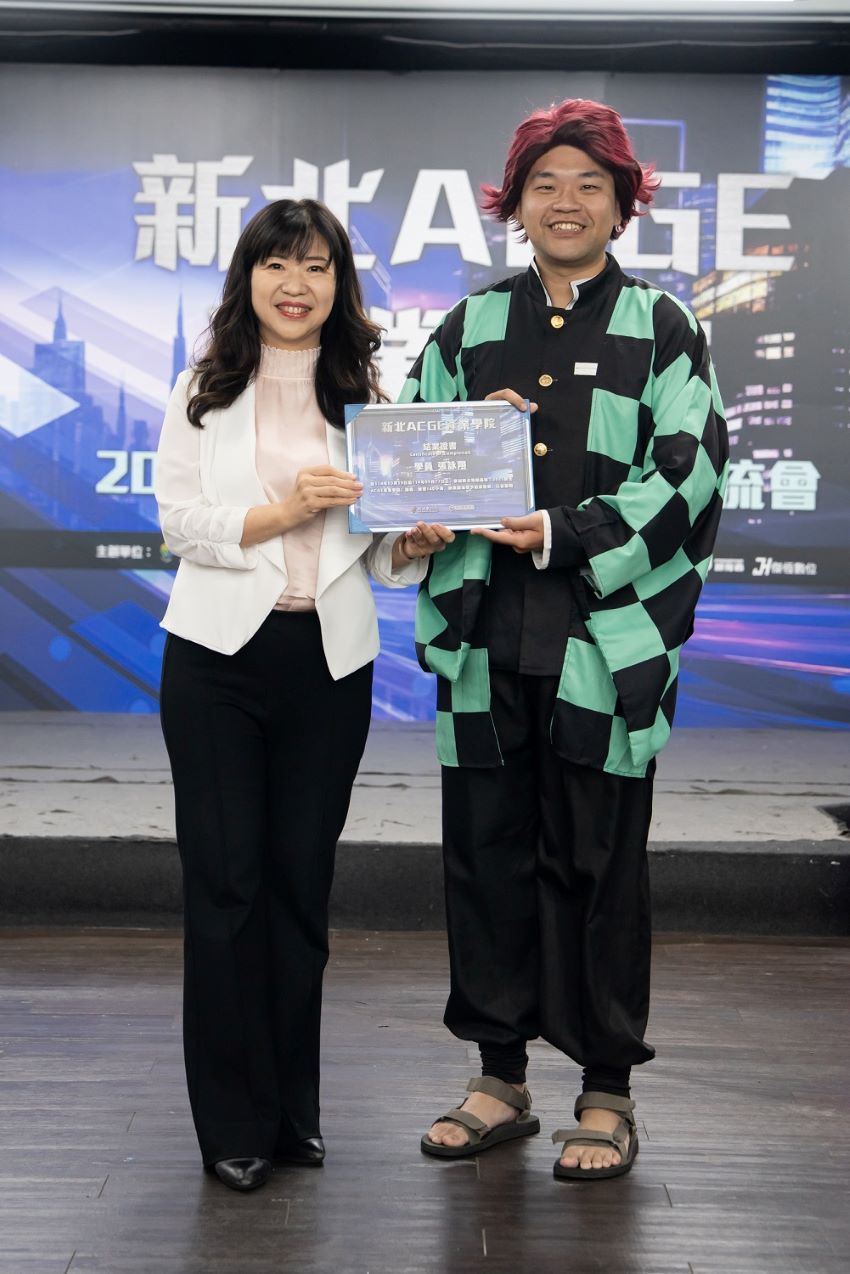 產學鏈結持續深化 新北ACGE結業式展成果 2 《圖說》今年的ACGE產業學院聚焦品牌經營、遊戲開發、Vtuber虛擬角色設計與AI創作等新興領域,並邀請知名企業代表親自授課,讓學員明確掌握現階段產業趨勢。〈經發局提供〉