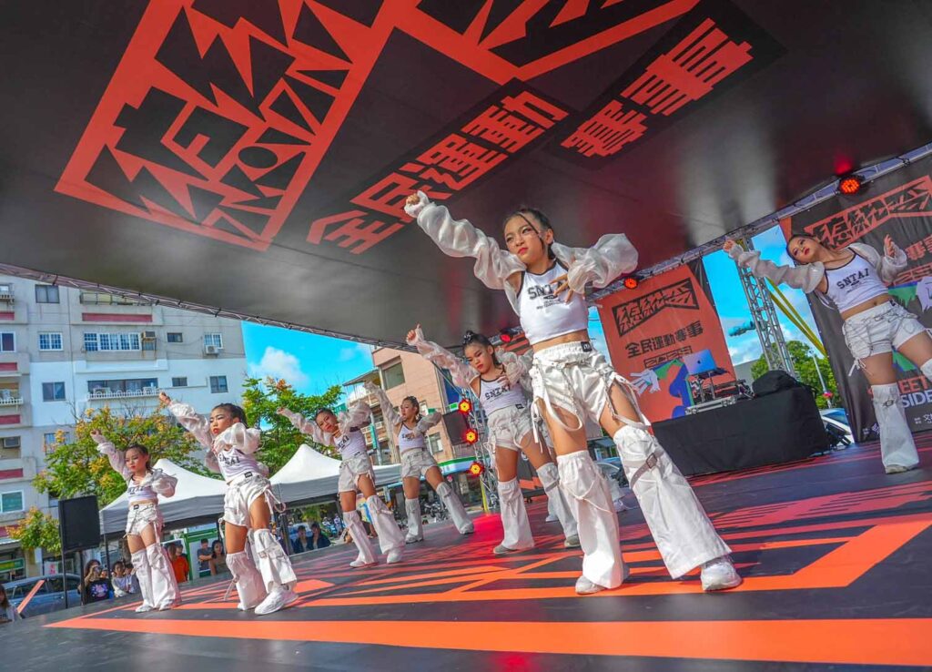 星光二班黃美珍感性返鄉挺夢想! 看萌童台東熱舞 感動落淚 5 S 24731806 0