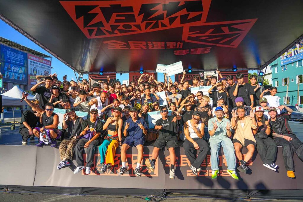 星光二班黃美珍感性返鄉挺夢想! 看萌童台東熱舞 感動落淚 4 %E5%89%8D%E4%B8%89%E5%90%8D%E8%88%87%E8%A9%95%E5%AF%A9%E5%A4%A7%E5%90%88%E7%85%A7