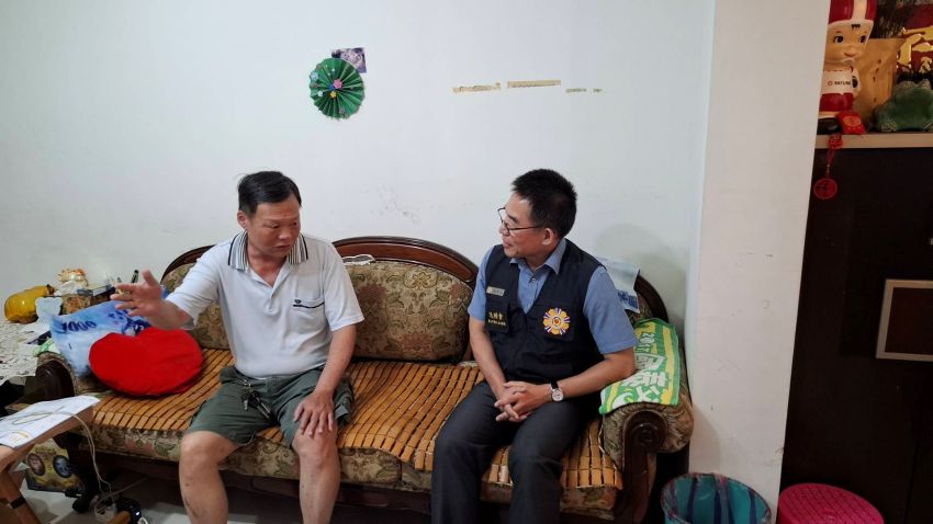 關懷高齡及獨居榮民 臺北市榮服處前進文山區訪視 5 《圖說》黃信仁處長除了帶去溫暖的問候,也轉達輔導會嚴主委對榮民眷的真摯關懷。〈臺北市榮服處提供〉