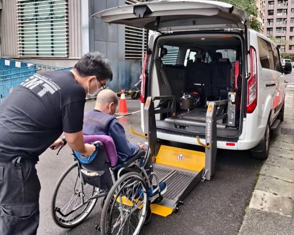 圖▲樂扶無障礙有限公司專門提供交通接送與輔具租賃購置服務，並擁有專業操作服務團隊。