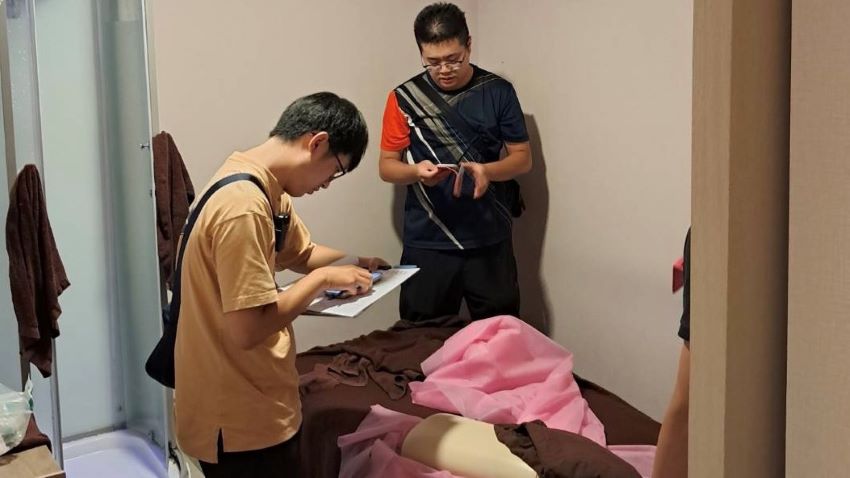 按摩加碼性服務 養生館暗藏春色11人送辦 5 《圖說》包廂內按摩小姐提供半套性服務。〈土城分局提供〉