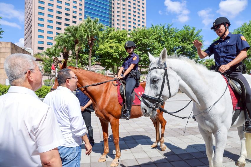 8駿馬18騎士展城市精神 新北騎警10/10再登國慶舞台 6 《圖說》新北市政府警察局騎警隊睽違20年,再度受邀參加114年國慶日表演遊行。〈新聞局提供〉