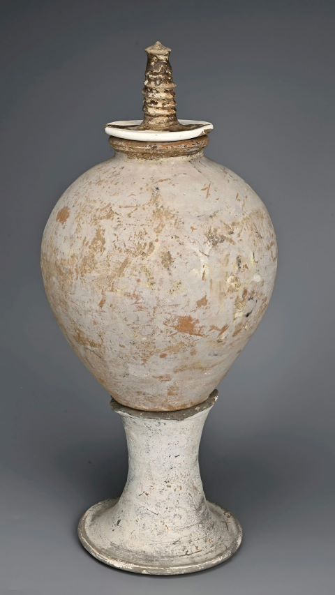 董韶容墓中發現的塔式罐。圖/取自文物陝西官方微信