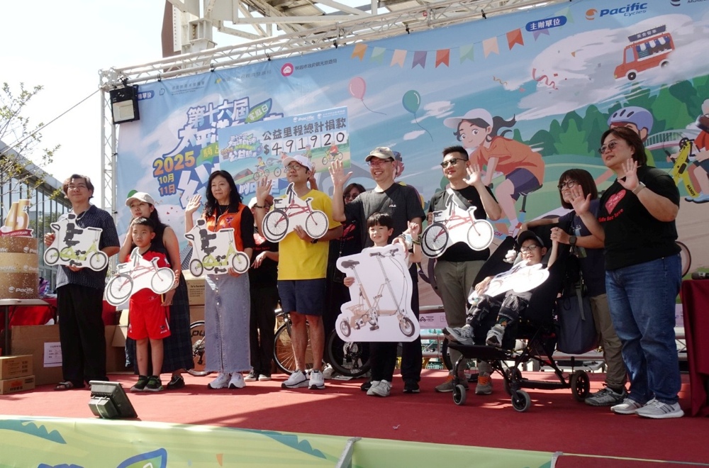 太平洋自行車持續傳愛 2025單車公益家庭日再創新高 6 圖▲2025年太平洋自行車單車公益家庭日,公益受贈單位財團法人屏東縣私立屏東啟智教養院、嘉義縣聖心教養院,以及五位身障學生。