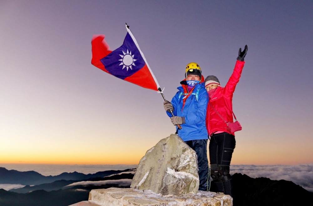 50+壯遊!她挑戰1026公里徒步環島 不忘號召公益 5 圖▲為了完成壯遊夢想,黃雅莉克服懼高症已完成近30座百岳攀登。