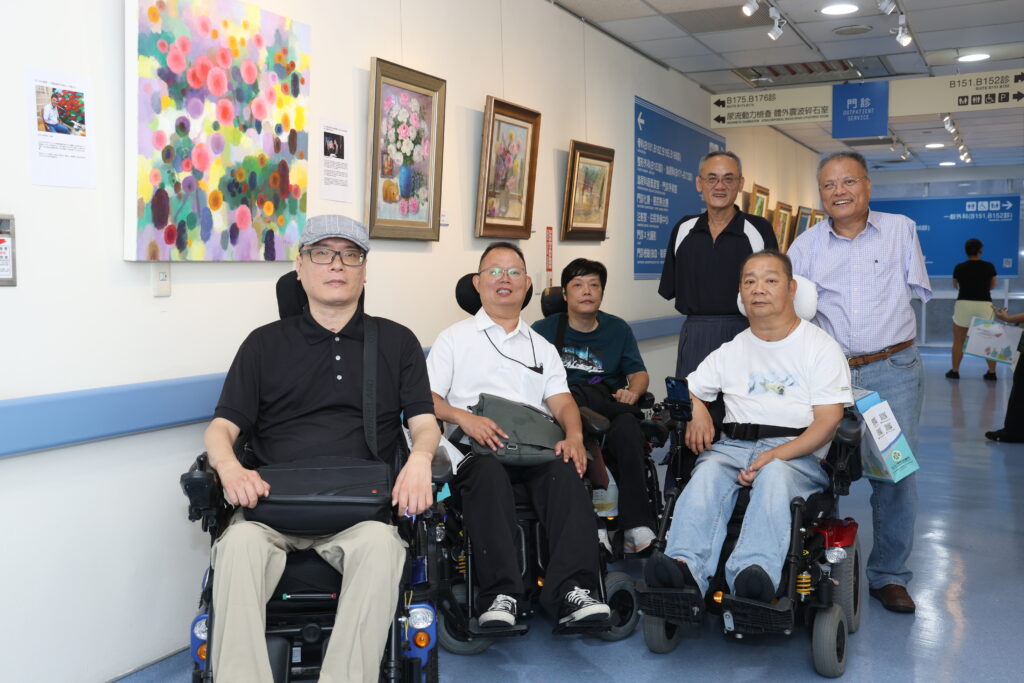 童綜合醫院「彩繪生命~口足畫家繪畫聯展」 近距離感受對生命的熱忱 2 %E5%BD%A9%E7%B9%AA%E7%94%9F%E5%91%BD%E5%8F%A3%E8%B6%B3%E7%95%AB%E5%AE%B6%E7%B9%AA%E7%95%AB%E8%81%AF%E5%B1%95%E7%95%AB%E5%AE%B6%E5%80%91%E5%90%88%E7%85%A71