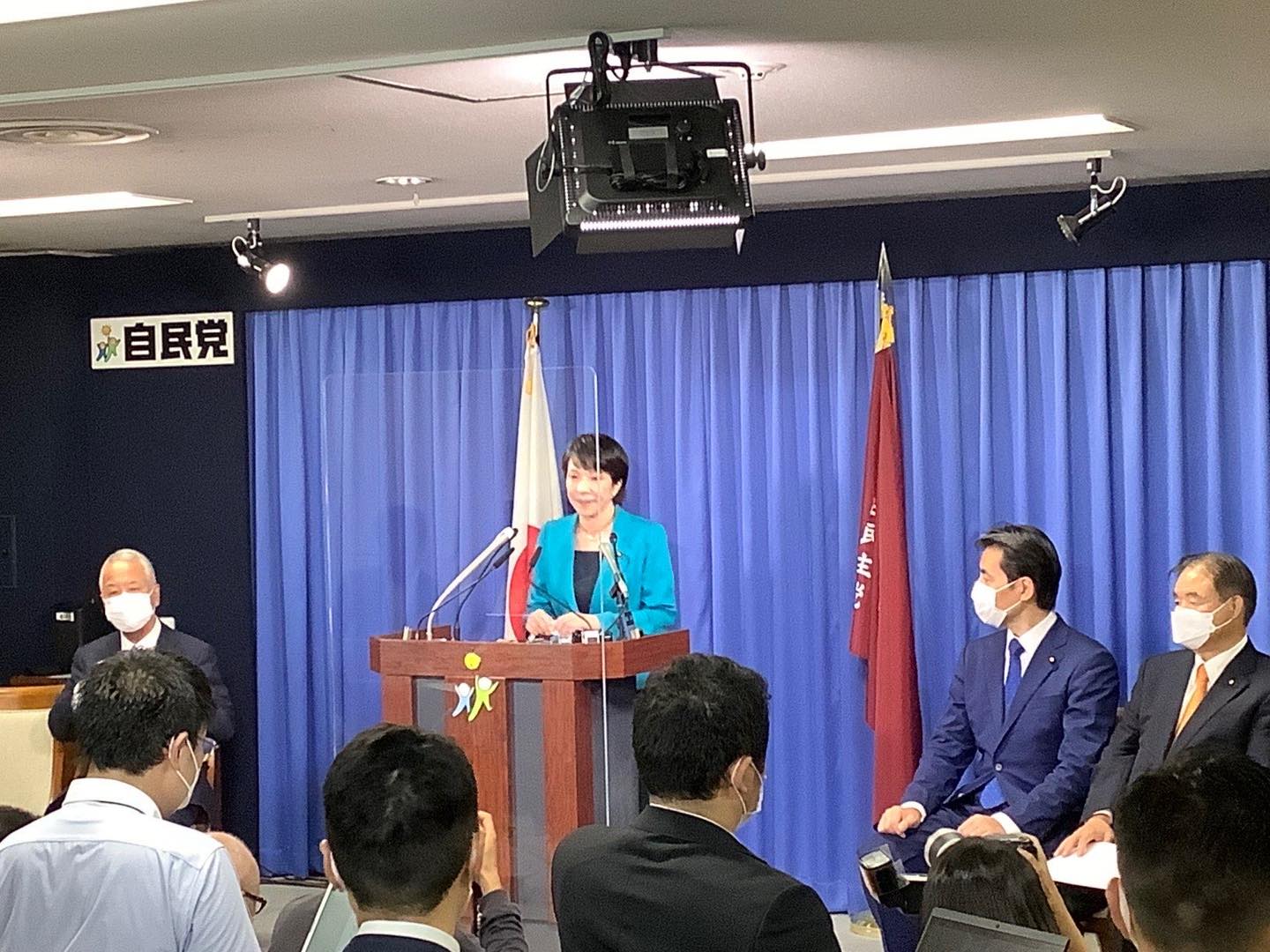 高市早苗成自民黨首位女總裁 國民黨魁4天後揭曉 日媒關注熱度高 5 高市早苗被視為「安倍派」繼承人,繼承安倍晉三的路線。圖/取自高市早苗臉書