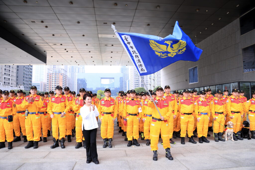 台中特搜隊挑戰重型認證 盧秀燕親自授旗勉勵 4 %E5%90%88%E7%85%A7 5