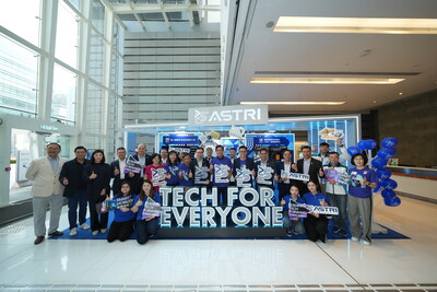 應科院於10月18至26日在香港科學園參與由創新科技署主辦的「創新科技嘉年華」。圖為香港特區政府署理財政司司長黃偉綸先生(右七)、創新科技及工業局局長孫東教授(右六)、創新科技及工業局副局長張曼莉女士(左七)、創新科技署署長李國彬先生(左八),以及立法會議員容海恩女士(左三)、邱達根先生(左二)及黃錦輝先生(左一),與應科院董事局主席李惠光工程師(右八)、應科院行政總裁孫耀達博士工程師(右五)和科研團隊合照。 應科院於10月18至26日在香港科學園參與由創新科技署主辦的「創新科技嘉年華」。圖為香港特區政府署理財政司司長黃偉綸先生(右七)、創新科技及工業局局長孫東教授(右六)、創新科技及工業局副局長張曼莉女士(左七)、創新科技署署長李國彬先生(左八),以及立法會議員容海恩女士(左三)、邱達根先生(左二)及黃錦輝先生(左一),與應科院董事局主席李惠光工程師(右八)、應科院行政總裁孫耀達博士工程師(右五)和科研團隊合照。