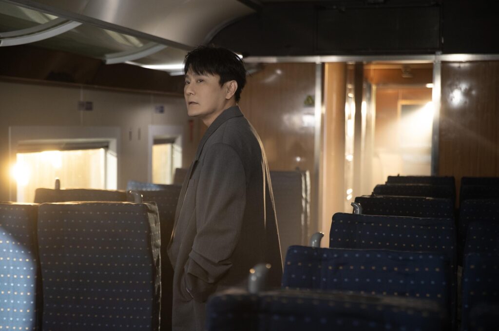 金曲詞人何啟弘靈感來自張媽雙手 〈皺紋寫字〉奪下世界閩南語金曲獎 評審讚「近年最好的詞」 4 %E4%B8%8B%E5%8D%883.10 2025 10 27%E7%9A%84%E5%BD%B1%E5%83%8F 1