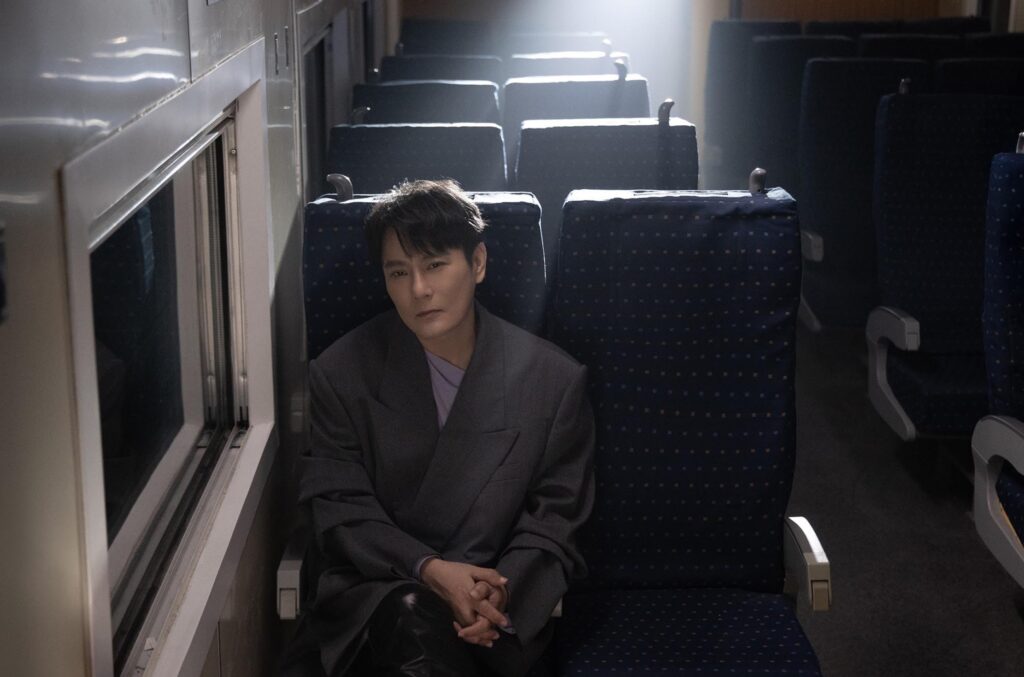 金曲詞人何啟弘靈感來自張媽雙手 〈皺紋寫字〉奪下世界閩南語金曲獎 評審讚「近年最好的詞」 5 %E4%B8%8B%E5%8D%883.10 2025 10 27%E7%9A%84%E5%BD%B1%E5%83%8F