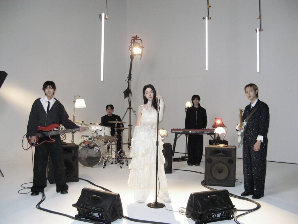 嚴爵鮪魚肚影音再推新聲 師姐陳華暖心力挺「把緊張當成身體在加油」 7 %E4%B8%8B%E5%8D%884.31 2025 10 27%E7%9A%84%E5%BD%B1%E5%83%8F 2