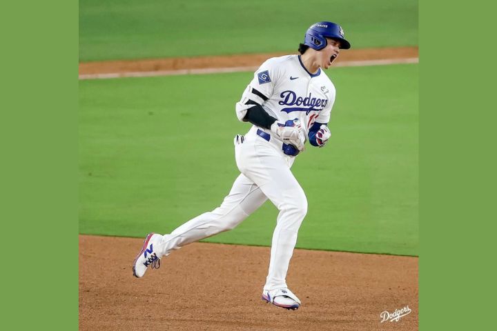 大谷翔平在世界大賽第3戰火力全開，單場4支長打、2發全壘打點燃道奇攻勢。圖/取自道奇 IG