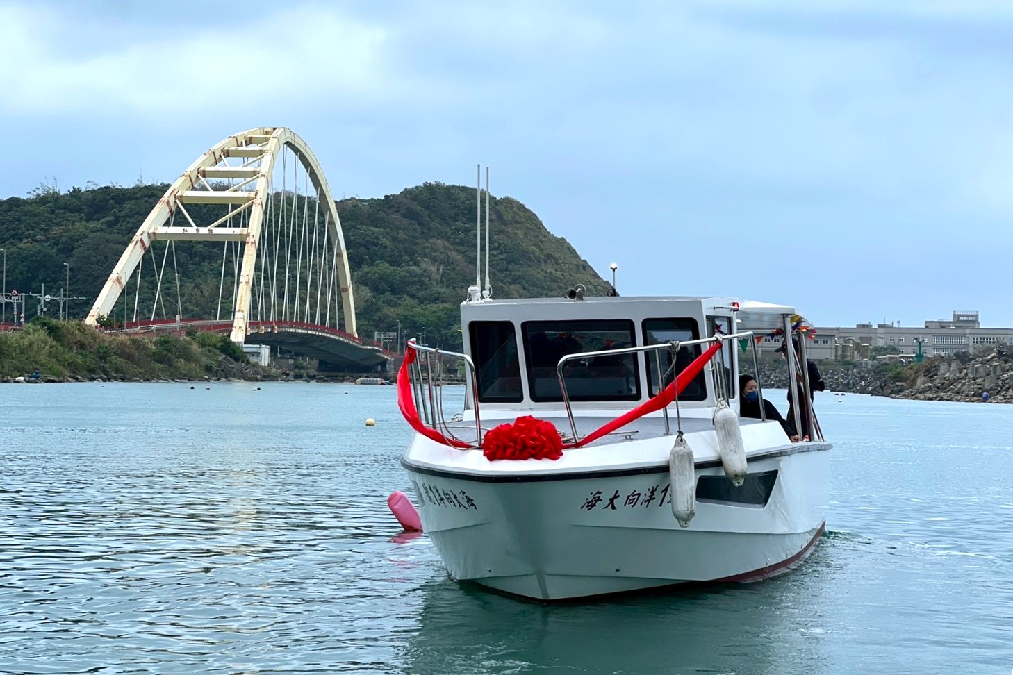 海大「向洋一號」遊艇 打造有愛無礙海洋城市 7 %E5%85%A8%E8%87%BA%E9%A6%96%E8%89%98%E4%BB%A5%E7%84%A1%E9%9A%9C%E7%A4%99%E9%AB%94%E9%A9%97%E7%82%BA%E6%A0%B8%E5%BF%83%E7%90%86%E5%BF%B5%E8%A8%AD%E8%A8%88%E5%BB%BA%E9%80%A0%E7%9A%84%E3%80%8C%E5%90%91%E6%B4%8B%E4%B8%80%E8%99%9F%E3%80%8D%E9%81%8A%E8%89%87%E6%AD%A3%E5%BC%8F%E5%95%9F%E8%88%AA