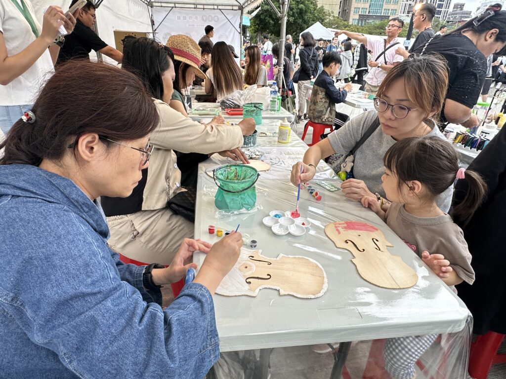 區域觀光圈市集日「南波灣Number WAN」10/31華山登場! 開幕200元現金券大放送 連續三天暢遊南臺灣風光 7 %E5%B8%82%E9%9B%86%E7%8F%BE%E5%A0%B4%E8%A8%AD%E6%9C%89%E5%8D%97%E6%B3%A2%E7%81%A3%E9%9A%A8%E6%89%8B%E4%BD%9C%E9%82%80%E8%AB%8B%E6%B0%91%E7%9C%BE%E8%A6%AA%E6%89%8B%E8%A3%BD%E4%BD%9C%E5%B0%88%E5%B1%AC%E7%9A%84%E7%B4%80%E5%BF%B5%E5%B0%8F%E7%89%A9 1024x768 1