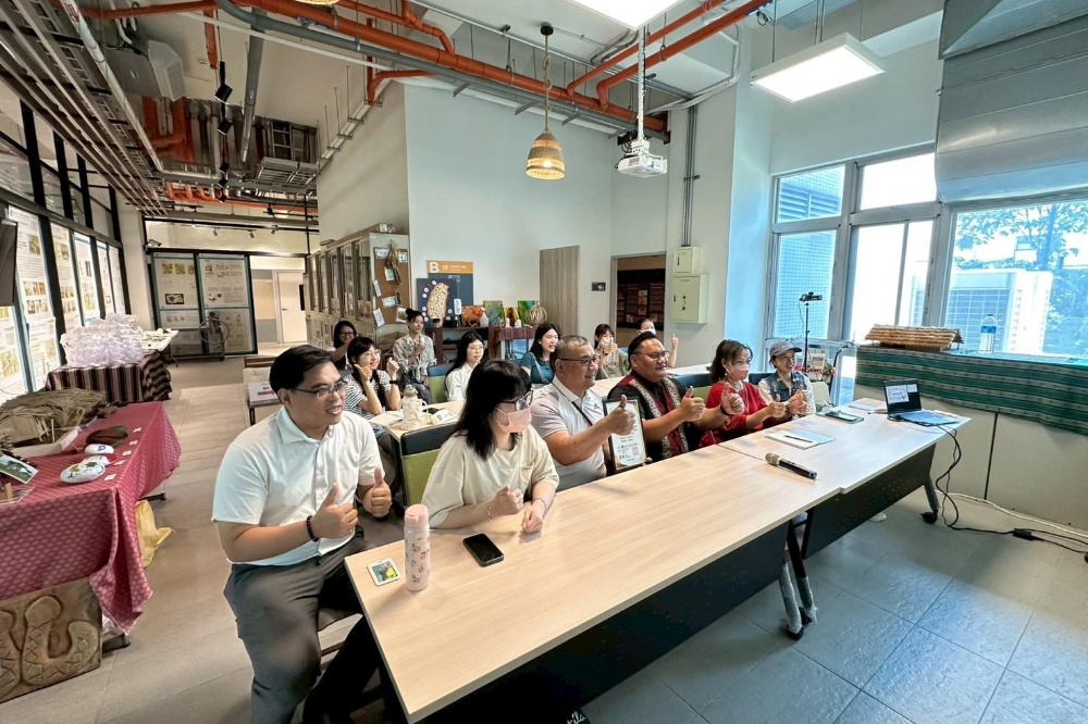 中原大學設計學院原住民專班舉辦「原民文化產業暨設計專題職涯沙龍講座」 5 02%E4%B8%AD%E5%8E%9F%E5%A4%A7%E5%AD%B8%E8%A8%AD%E8%A8%88%E5%AD%B8%E9%99%A2%E5%8E%9F%E4%BD%8F%E6%B0%91%E5%B0%88%E7%8F%AD