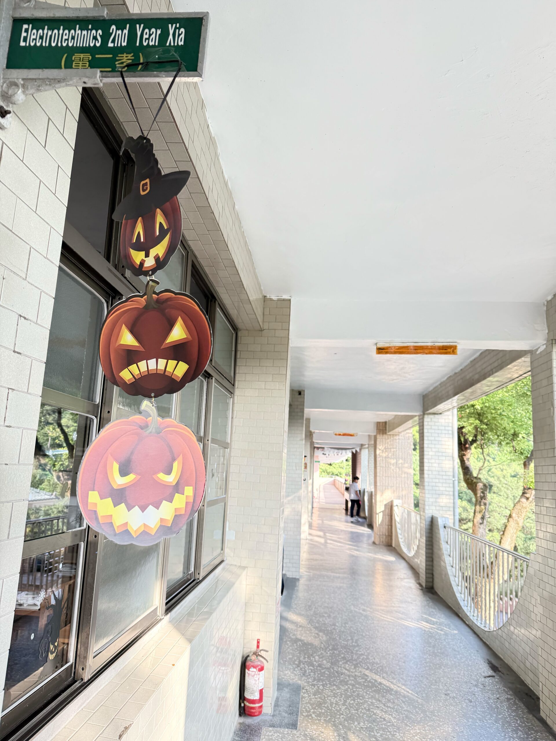 二信高中電機科融入教育議題舉辦「萬聖節布置」活動 9 S 74612748 scaled