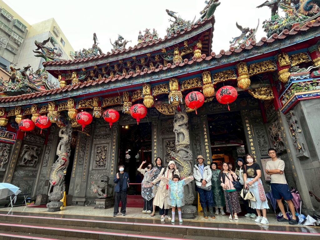 06%E8%88%8A%E5%9F%8E%E6%95%A3%E6%AD%A5%E8%B6%A3 %E6%A1%83%E5%9C%92%E5%8D%80%E8%B5%B0%E8%AE%80%E8%87%B3%E5%A4%A7%E5%BB%9F%E6%99%AF%E7%A6%8F %E8%88%87%E5%BB%9F%E9%96%80%E5%90%88%E5%BD%B1 0 1024x768 1