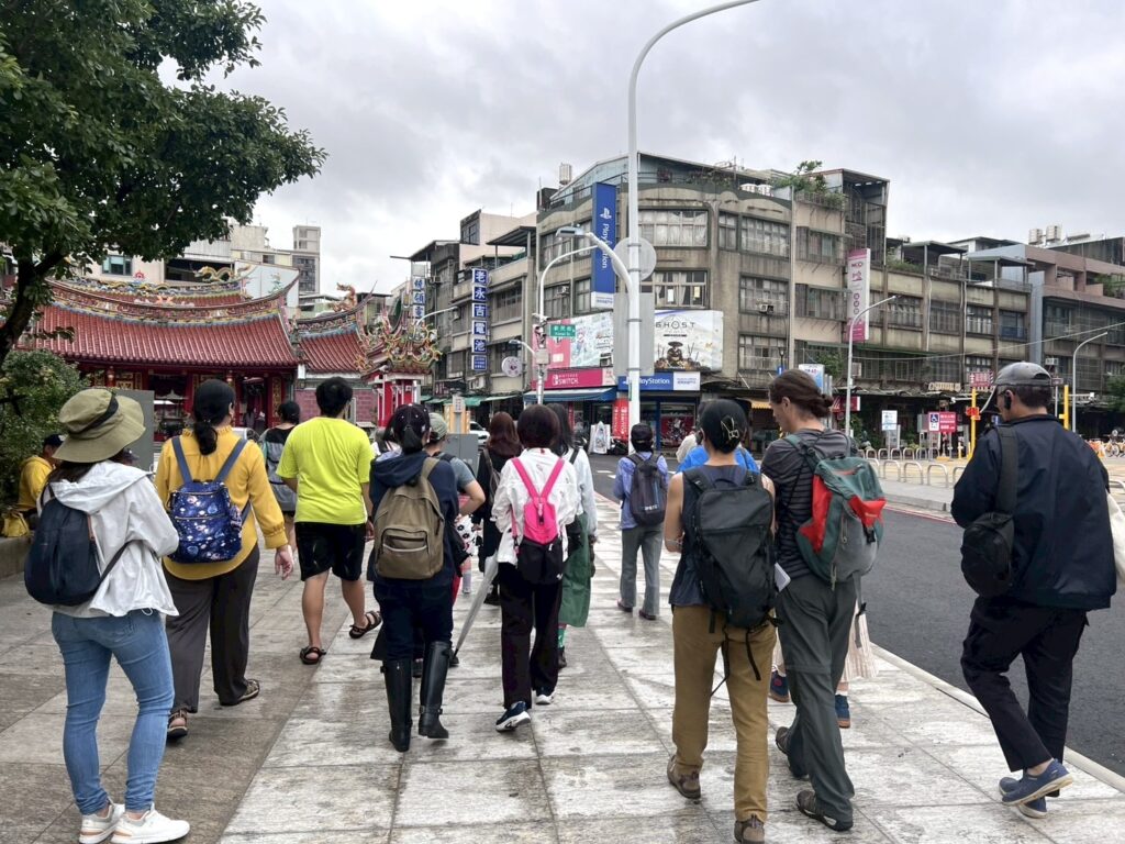 03%E8%88%8A%E5%9F%8E%E6%95%A3%E6%AD%A5%E8%B6%A3 %E6%A1%83%E5%9C%92%E5%8D%80%E5%9C%B0%E6%96%B9%E6%96%87%E5%8F%B2%E5%B7%A5%E4%BD%9C%E8%80%85%E5%B8%B6%E9%A0%98%E6%B0%91%E7%9C%BE%E6%96%BC%E6%A1%83%E5%9C%92%E8%88%8A%E5%9F%8E%E8%A1%97%E5%8D%80%E8%B5%B0%E8%AE%80%E5%B0%8E%E8%A6%BD %E6%B7%B1%E5%85%A5%E7%9C%8B%E8%A6%8B%E8%88%8A%E5%9F%8E 1024x768 1