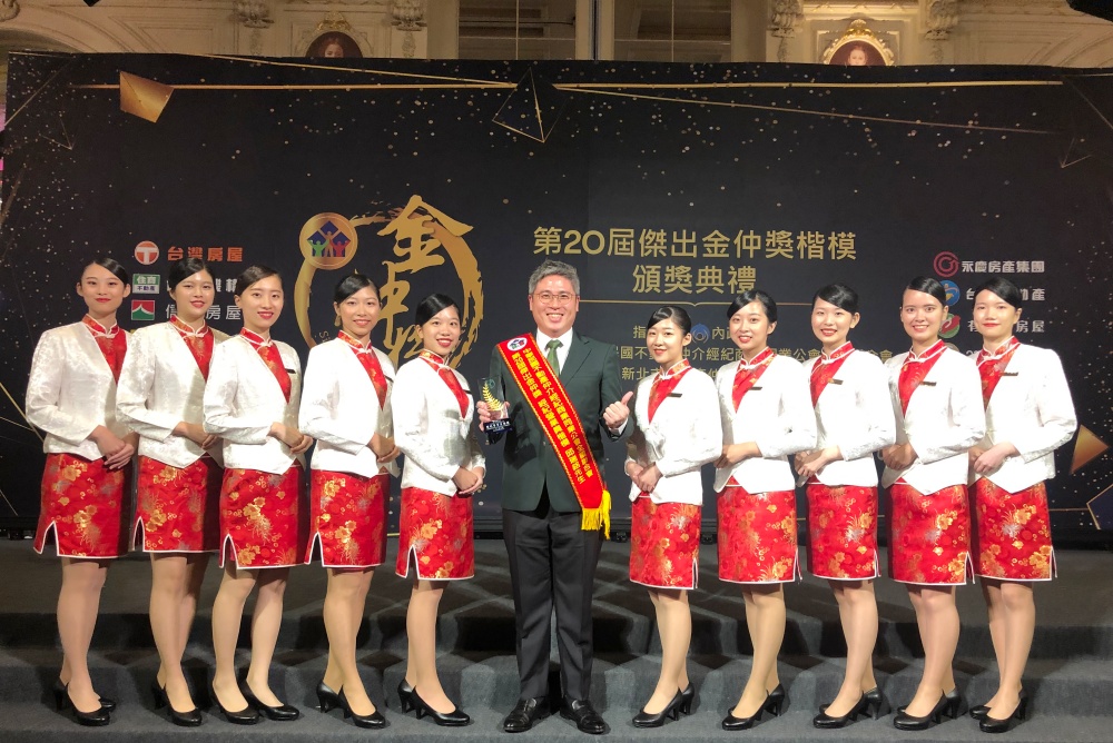 深耕20載大安區學區房與房屋出租的房仲首選 ; 邱瑞銘 5 02%E6%B7%B1%E8%80%9520%E8%BC%89%E5%A4%A7%E5%AE%89%E5%8D%80%E5%AD%B8%E5%8D%80%E6%88%BF%E8%88%87%E6%88%BF%E5%B1%8B%E5%87%BA%E7%A7%9F%E7%9A%84%E6%88%BF%E4%BB%B2%E9%A6%96%E9%81%B8%E9%82%B1%E7%91%9E%E9%8A%98