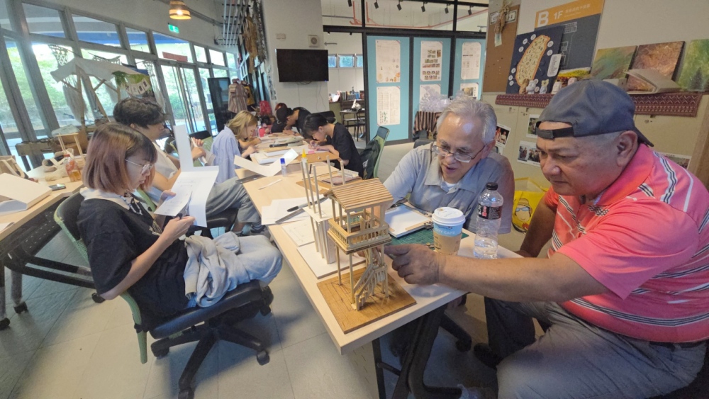 03%E9%80%8F%E9%81%8E%E8%AA%B2%E5%A0%82%E6%A8%A1%E5%9E%8B%E6%A7%8B%E6%80%9D%E5%88%B0%E8%90%BD%E5%9C%B0%E5%B8%AB%E7%94%9F%E5%85%B1%E7%AF%89%E5%8E%9F%E6%B0%91%E6%96%87%E5%8C%96%E7%9E%AD%E6%9C%9B%E5%8F%B0%E5%B1%95%E7%8F%BE%E5%9C%98%E9%9A%8A%E5%87%9D%E8%81%9A%E5%8A%9B%E8%88%87%E6%96%87%E5%8C%96%E8%A1%8C%E5%8B%95%E5%8A%9B