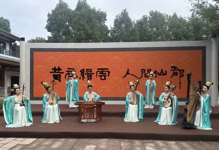 四海同心祭始祖 共同富裕譜新篇 祭祀軒轅黃帝大典在縉雲隆重舉行 4 「把仙氣帶回家」「仙女跑」「騎紀中國」從黃帝縉雲首發成為地域品牌標籤。圖/記者曾炫梧攝