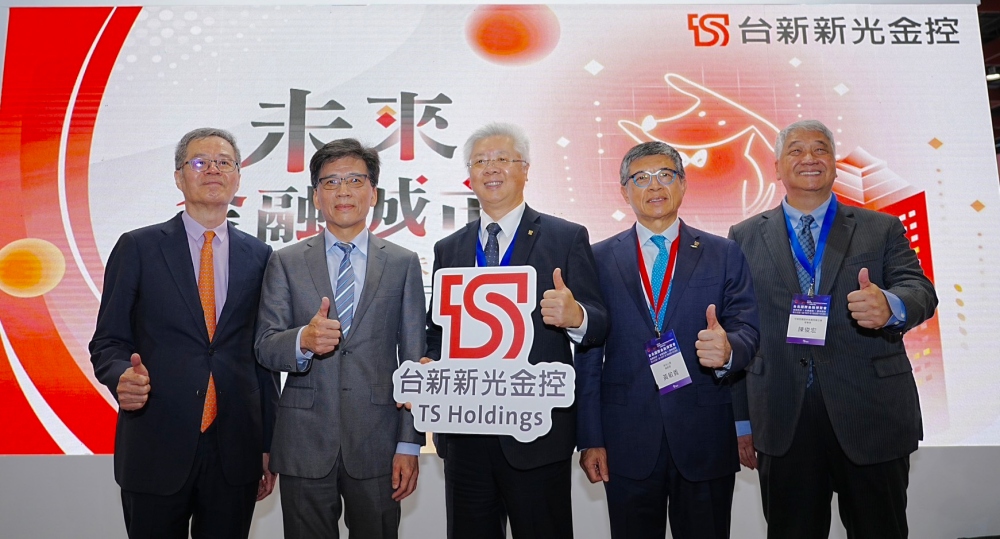 台新新光金控2025金融博覽會盛大登場 從AI防詐到AR退休體驗 打造全齡金融生活藍圖 3 01%E5%8F%B0%E6%96%B0%E6%96%B0%E5%85%89%E9%87%91%E6%8E%A72025%E9%87%91%E8%9E%8D%E5%8D%9A%E8%A6%BD%E6%9C%83%E7%9B%9B%E5%A4%A7%E7%99%BB%E5%A0%B4 1