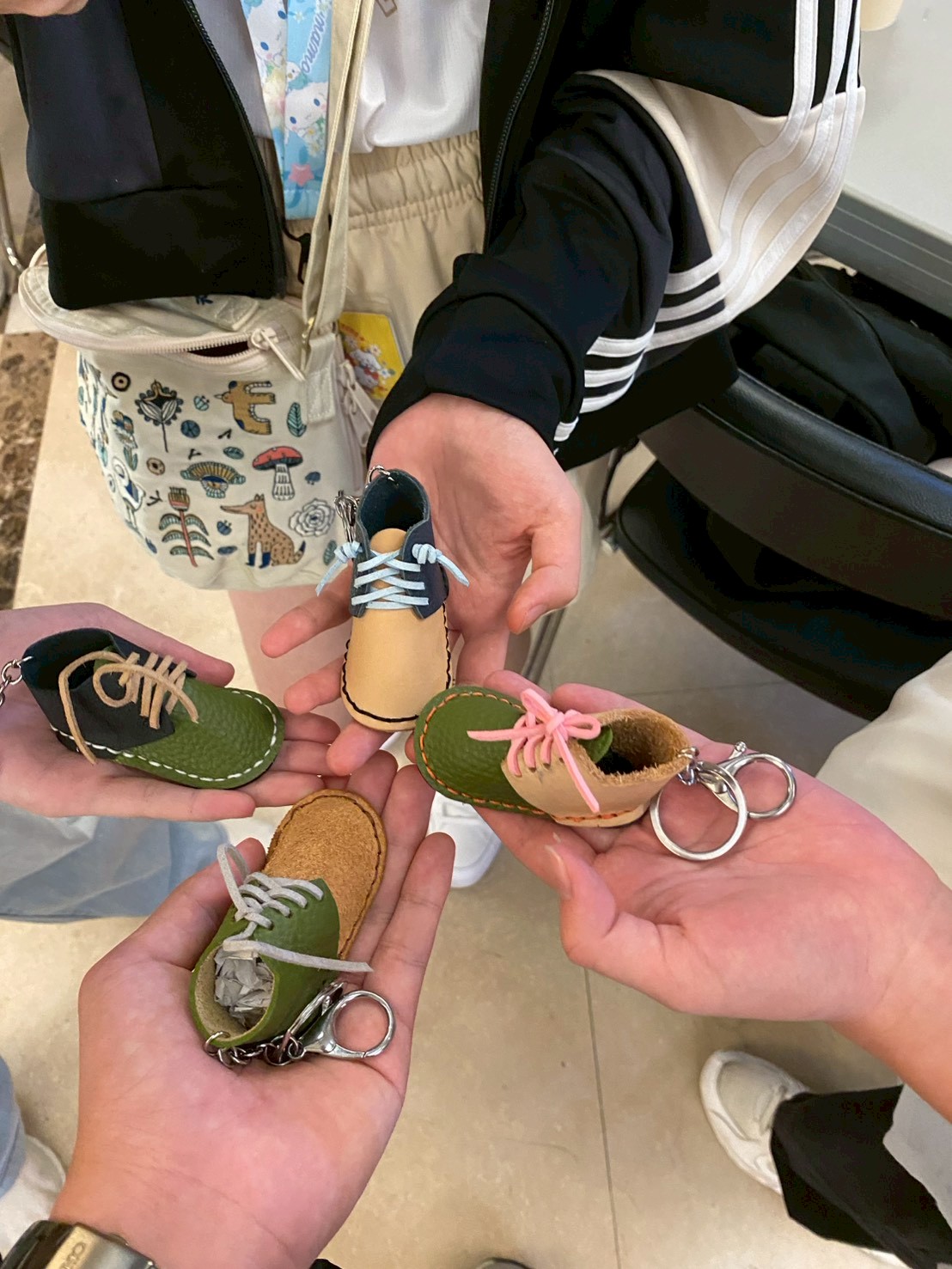 二信高中「有愛關懷」生命課程體驗營啟動小太陽精神 10 LINE ALBUM 1141108%E5%B0%8F%E5%A4%AA%E9%99%BD%E7%A4%BE%E5%8D%80%E5%BF%97%E5%B7%A5%E5%9F%B9%E8%A8%93%E7%87%9F 251108 2