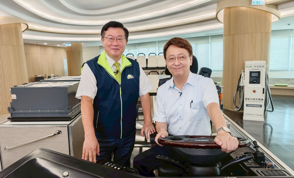 01%E3%80%8A%E5%A4%A7%E9%9B%B2%E6%99%82%E5%A0%82%E3%80%8B%E5%B0%88%E8%A8%AA%E8%8F%AF%E5%BE%B7%E5%8B%95%E8%83%BD%E8%91%A3%E4%BA%8B%E9%95%B7%E8%94%A1%E8%A3%95%E6%85%B6 1