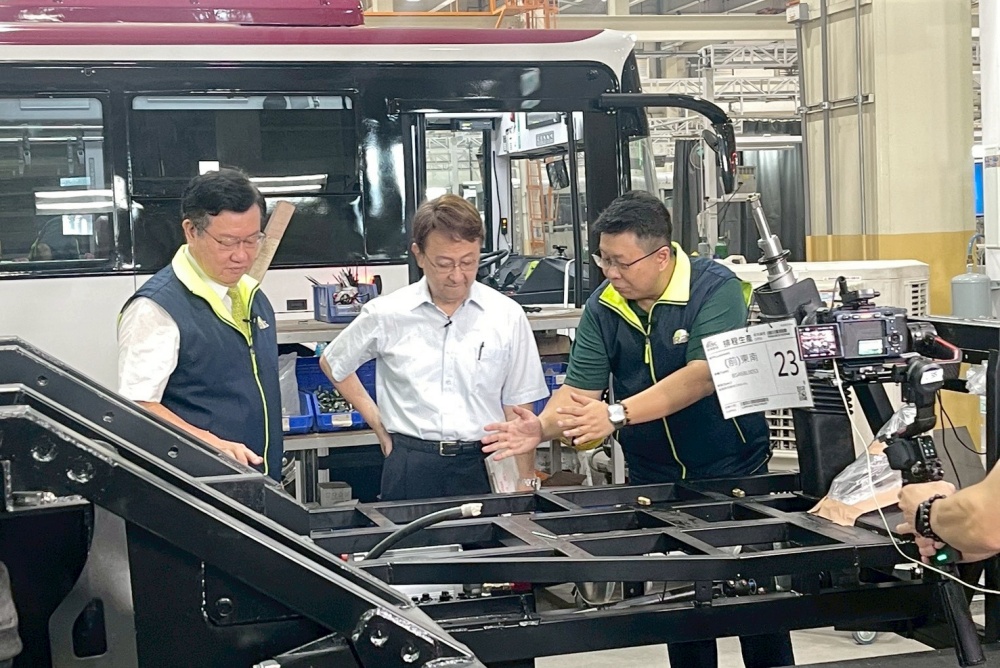 03%E3%80%8A%E5%A4%A7%E9%9B%B2%E6%99%82%E5%A0%82%E3%80%8B%E5%B0%88%E8%A8%AA%E8%8F%AF%E5%BE%B7%E5%8B%95%E8%83%BD%E8%91%A3%E4%BA%8B%E9%95%B7%E8%94%A1%E8%A3%95%E6%85%B6