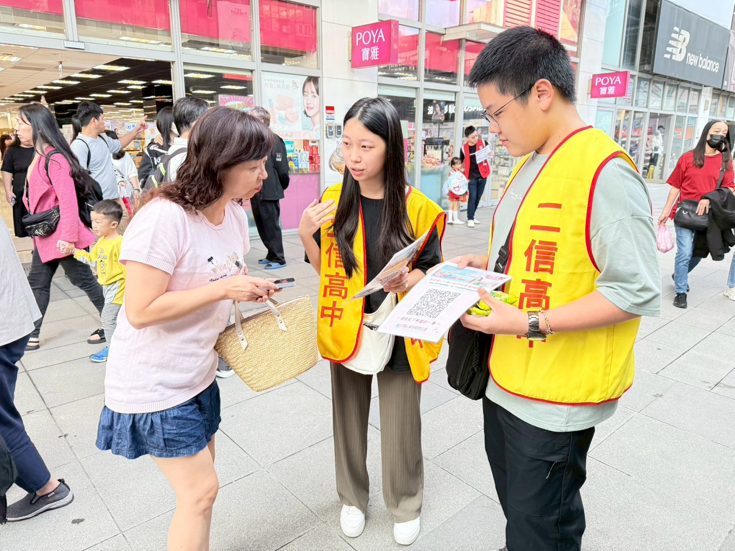 二信高中小太陽成長社支持愛的力量擔任志工用行動為基隆公益發聲 13 LINE ALBUM 1141115%E8%96%84%E8%8D%B7%E5%85%AC%E7%9B%8A%E6%B4%BB%E5%8B%95 251115 7