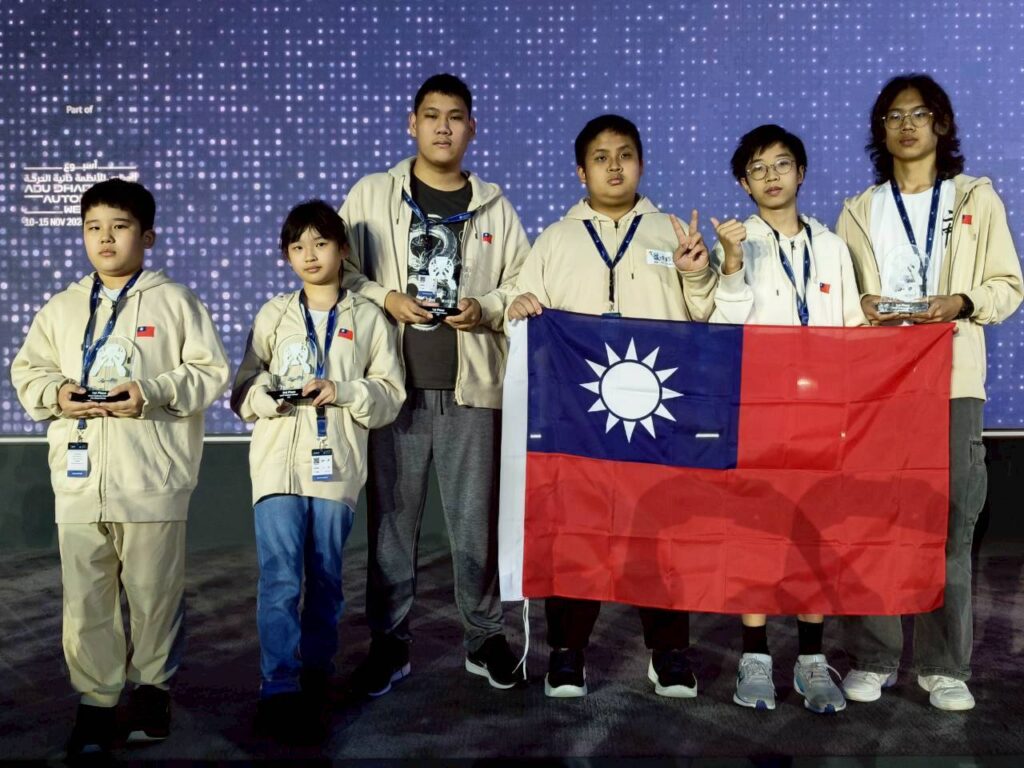 台灣代表隊稱霸 RCAP 阿布達比 U19 奪冠、U12 奪季軍展現強大 STEM 實力 3 S 102998080 1024x768 1