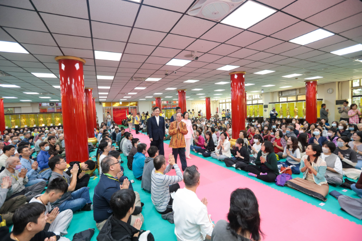 關西藥師佛禪寺2025藥師佛聖誕法會 妙天禪師開示:智慧是一種能量 2 關西藥師佛禪寺16日舉辦藥師佛聖誕法會,恭請禪宗第八十五代宗師悟覺妙天禪師親自主持,開示說法。圖/關西藥師佛禪寺提供