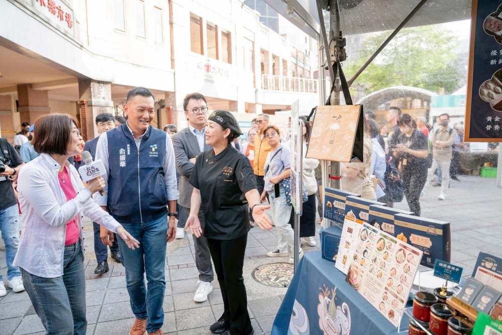 「台北造起來ㄈㄥ年慶」24家台北特色好店 品牌轉型共創魅力新城事 5 02%E8%87%BA%E5%8C%97%E5%B8%82%E6%94%BF%E5%BA%9C%E4%BF%9E%E6%8C%AF%E8%8F%AF%E5%89%AF%E7%A7%98%E6%9B%B8%E9%95%B7%E5%B7%A1%E7%A6%AE%E5%BA%97%E5%AE%B6%E6%94%A4%E4%BD%8D