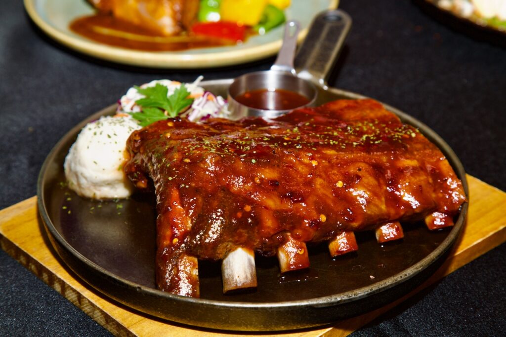 ABV 美式餐酒館推出「密蘇里主題菜單」八道經典風味重現美式煙燻靈魂 10 %E5%AF%86%E8%98%87%E9%87%8C%E9%A2%A8%E5%91%B3%E9%A6%99%E8%BE%A3%E7%85%99%E7%87%BB%E8%82%8B 1024x683 1