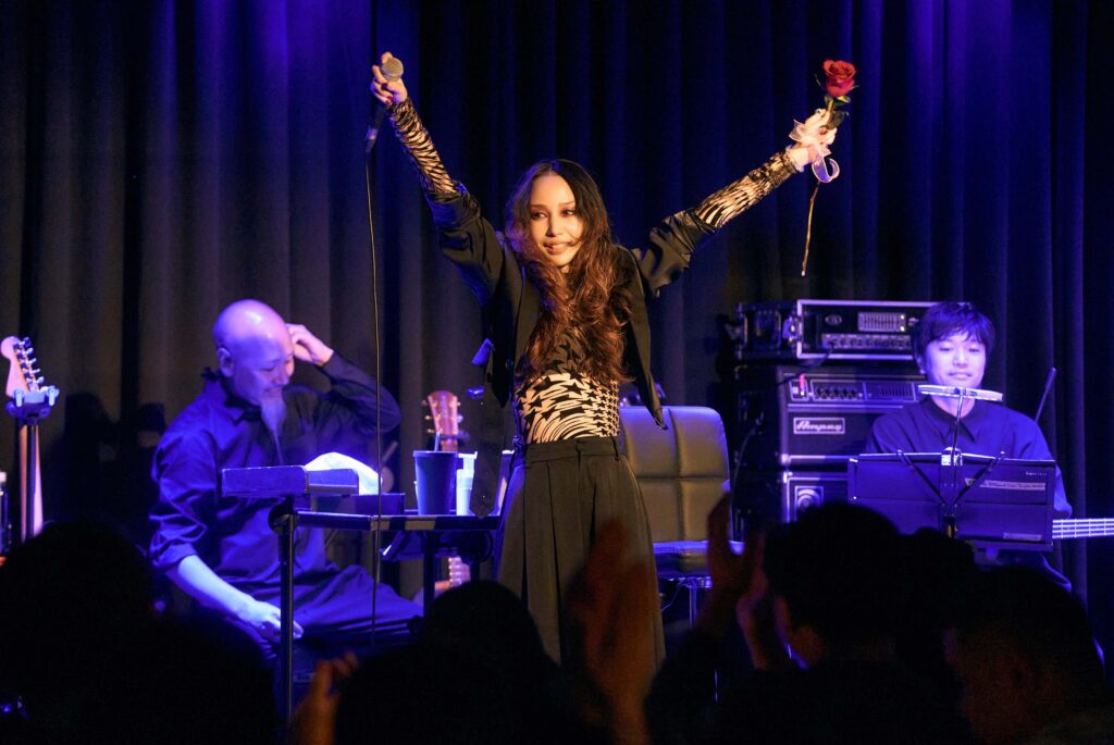 中島美嘉赤腳衝開箱Billboard Live TAIPEI!天后90度鞠躬萌到全場失控 4 AAACCC03894 1 1024x685 1