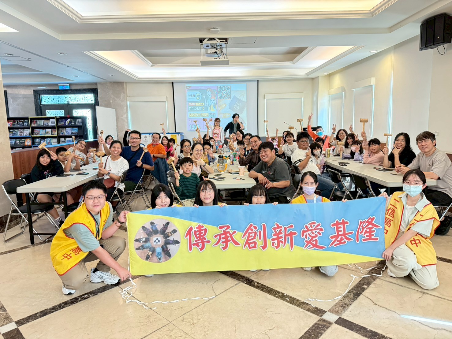 二信高中圖書館資源共享舉辦社區親子鞋作體驗活動 6 LINE ALBUM 1141123%E8%A6%AA%E5%AD%90%E9%9E%8B%E4%BD%9C 251123 5