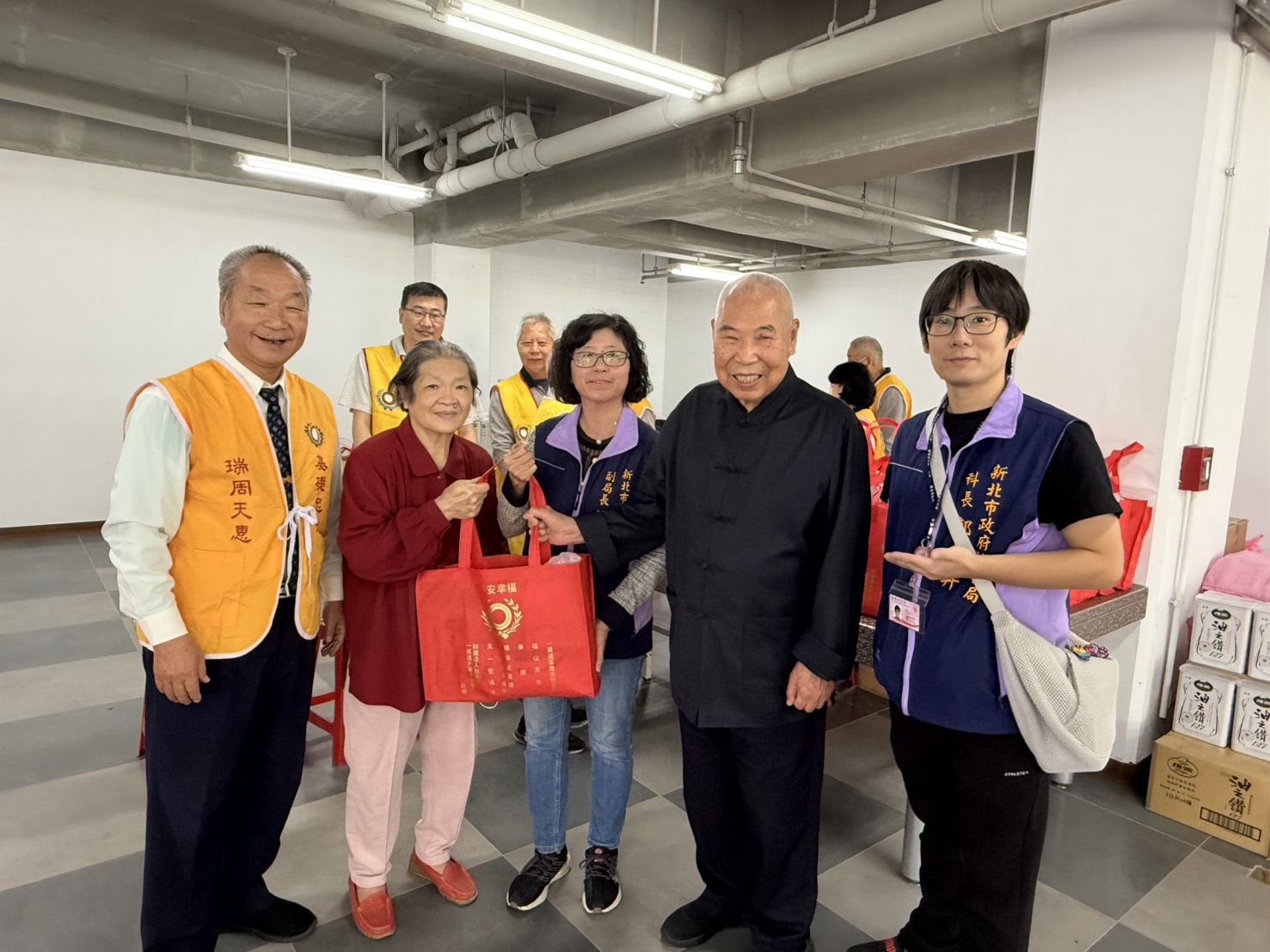 %E7%A4%BE%E6%9C%83%E5%B1%80%E5%89%AF%E5%B1%80%E9%95%B7%E8%A8%B1%E7%A7%80%E8%83%BD%E4%B8%AD%E8%88%87%E5%A4%A9%E6%83%A0%E5%A0%82%E4%B8%BB%E5%A7%94%E6%9D%8E%E9%82%A6%E9%9B%84%E5%8F%B32%E5%8F%8A%E9%BB%9E%E5%82%B3%E5%B8%AB%E6%9E%97%E6%AD%A3%E4%BF%AE%E5%B7%A61%E5%B0%87%E7%89%A9%E8%B3%87%E4%BA%A4%E5%88%B0%E5%BC%B1%E5%8B%A2%E5%AE%B6%E5%BA%AD%E6%89%8B%E4%B8%AD