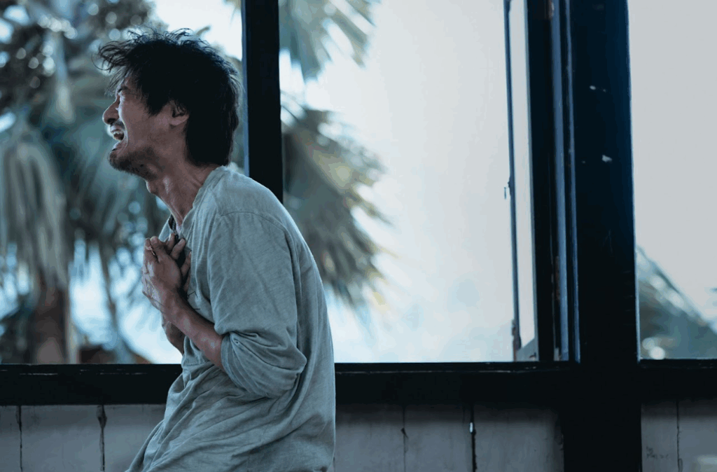 華語天后張韶涵傾情獻唱《暮色迴響》 《默殺》釋出繁體版推廣曲 MV 4 %E8%9E%A2%E5%B9%95%E6%93%B7%E5%8F%96%E7%95%AB%E9%9D%A2 2025 11 26 203417 1024x674 1