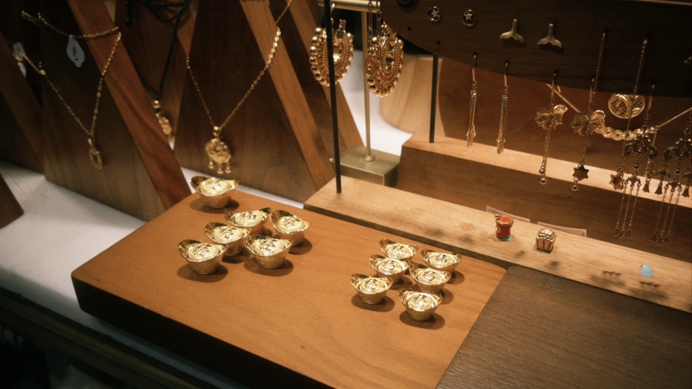 中山區珠寶銀樓「金寶峰」:一甲子信用傳承,日本遊客爭相到訪的黃金精品殿堂 5 02%E4%B8%AD%E5%B1%B1%E5%8D%80%E7%8F%A0%E5%AF%B6%E9%8A%80%E6%A8%93%E9%87%91%E5%AF%B6%E5%B3%B0